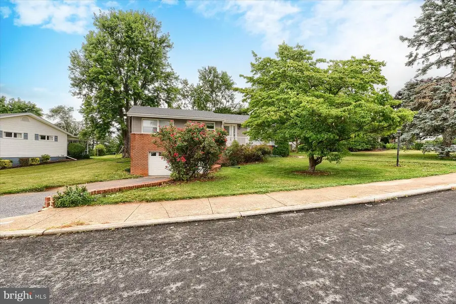 800 Redwood Dr, Carlisle, PA 17013 - #3