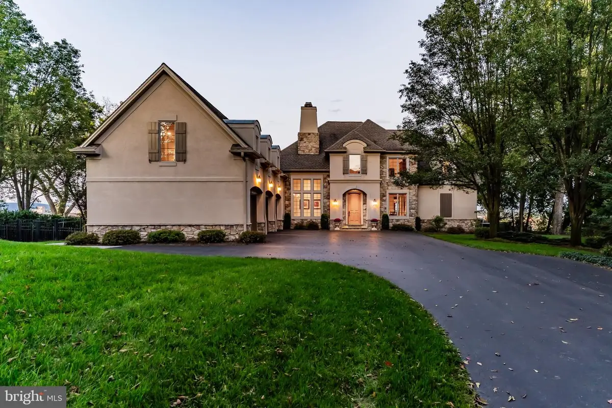 4 Sentry Point Rd, Lemoyne, PA 17043 - #1
