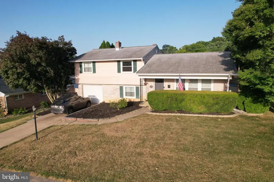 19 W Shore Dr, Camp Hill, PA 17011 - #2