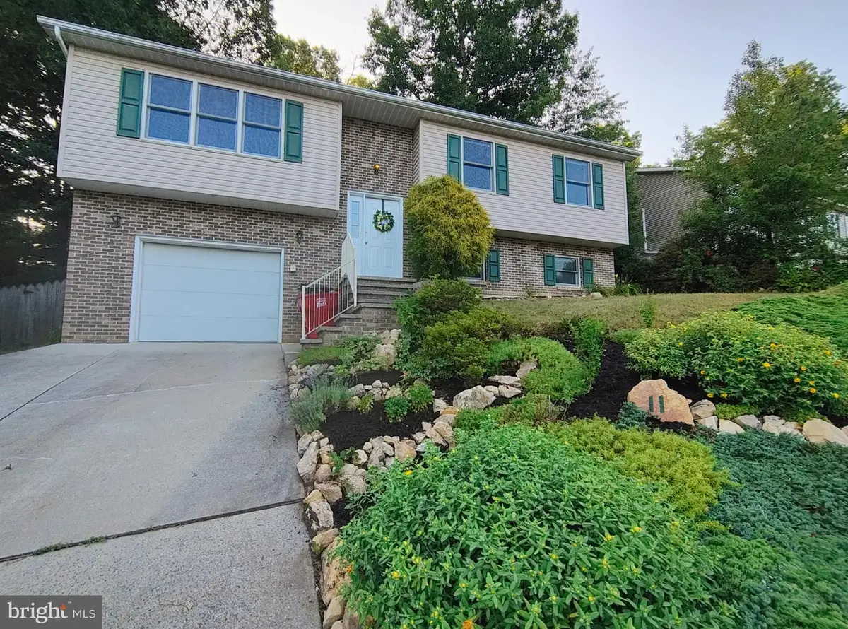 11 Independence Drive, Mount Holly Springs, PA 17065 - #1