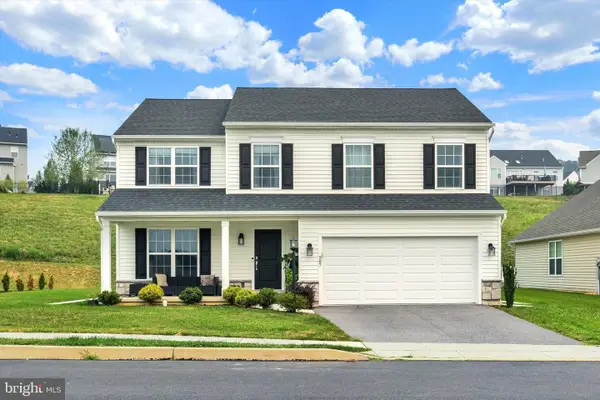 587 Smoke House Dr, MECHANICSBURG, PA 17055