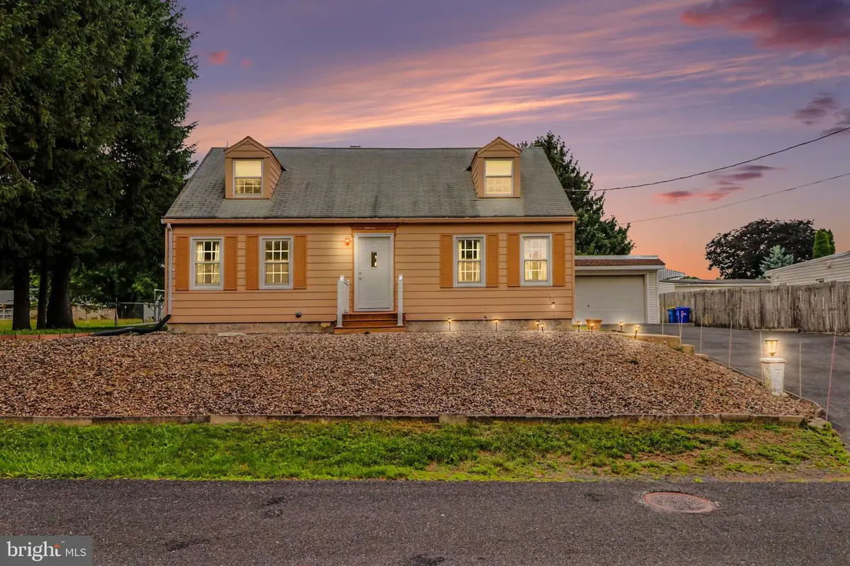 114 Maple Dr, Mechanicsburg, PA 17050 - #1