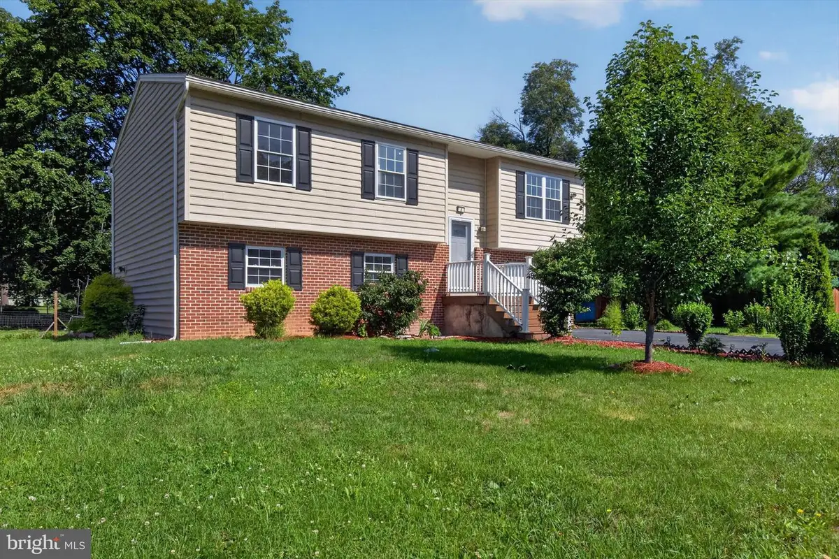 2 Raspberry Dr, Mechanicsburg, PA 17050 - #1
