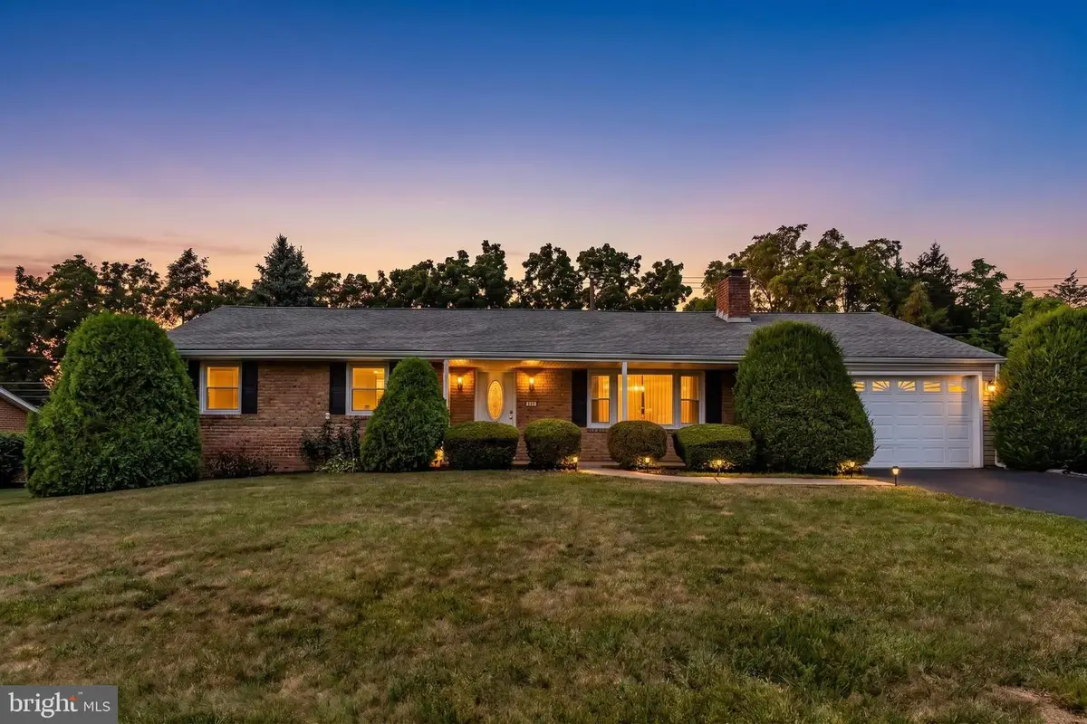 936 Emily Dr, Mechanicsburg, PA 17055 - #1