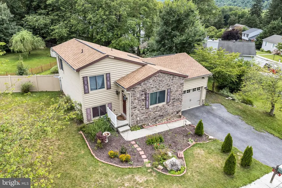 16 Yankee Dr, Mount Holly Springs, PA 17065 - #2