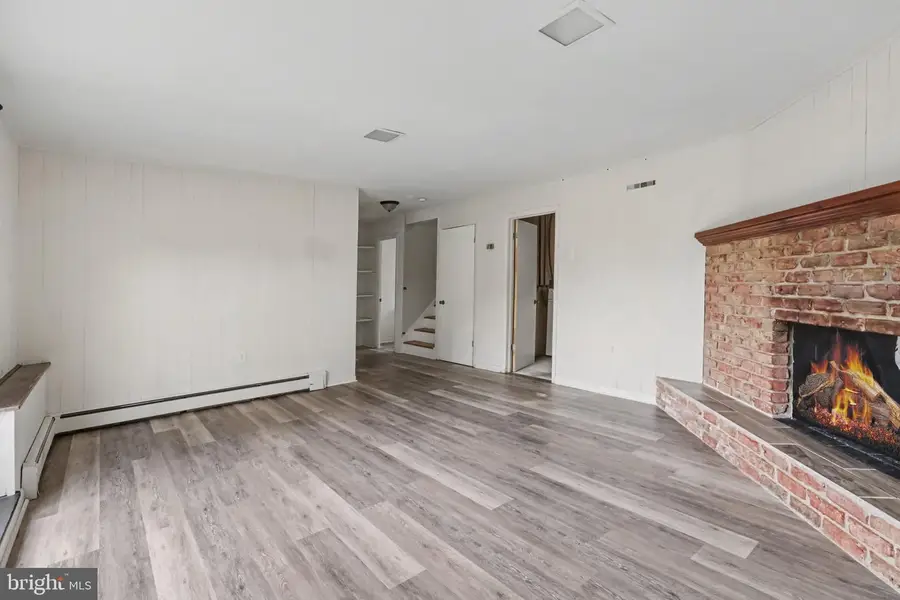 705 Henry St, Mechanicsburg, PA 17055 - #3