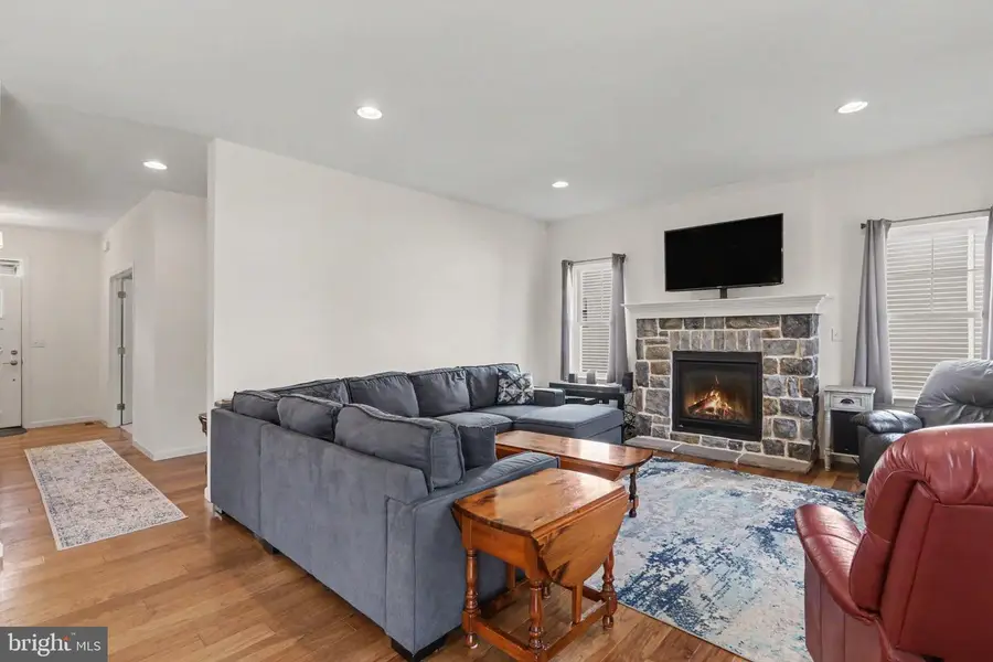 713 Evelyn Ave, Mechanicsburg, PA 17055 - #3