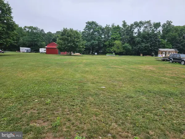 Railroad Ln, SHIPPENSBURG, PA 17257