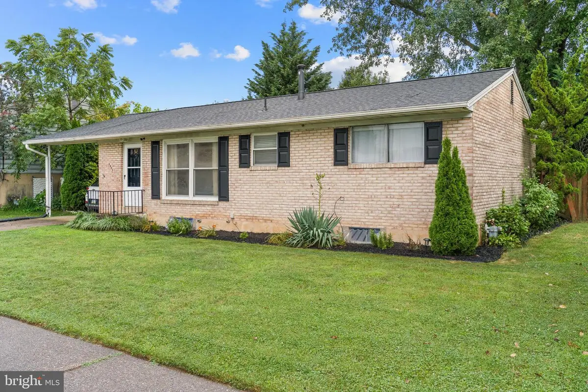 4630 S Clearview Dr, Camp Hill, PA 17011 - #1