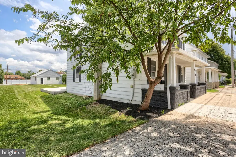 512 Chestnut St, Mount Holly Springs, PA 17065 - #3