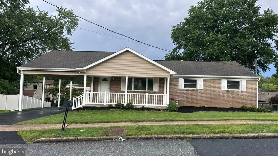 19 E Glenwood Dr, Camp Hill, PA 17011 - #2