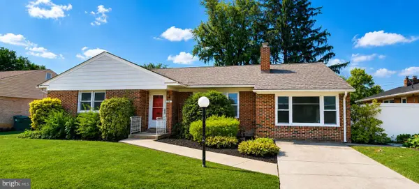 23 Circle Dr, CAMP HILL, PA 17011