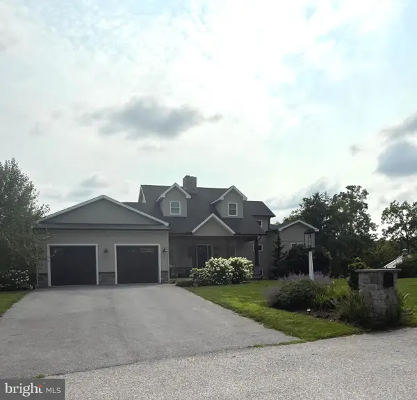 6 Creekside Ln, CAMP HILL, PA 17011