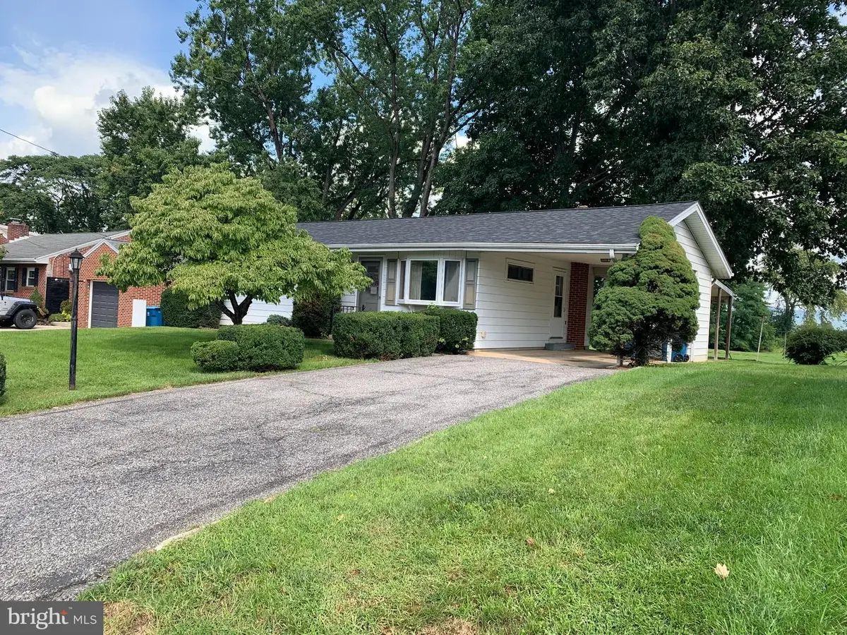 833 W North St, Carlisle, PA 17013 - #1