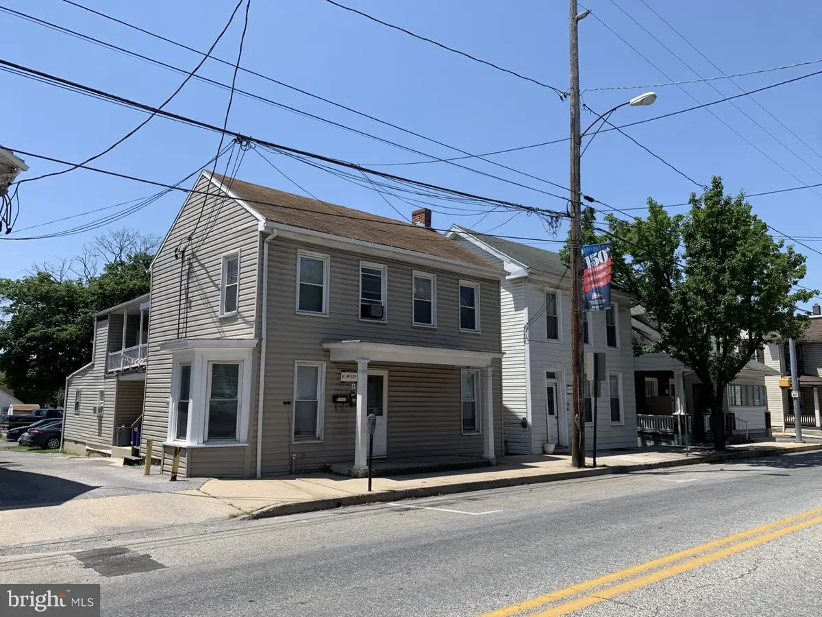 36 N Earl St, Shippensburg, PA 17257 - #1