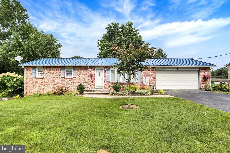 545 Boxwood Ln, Carlisle, PA 17015 - #2