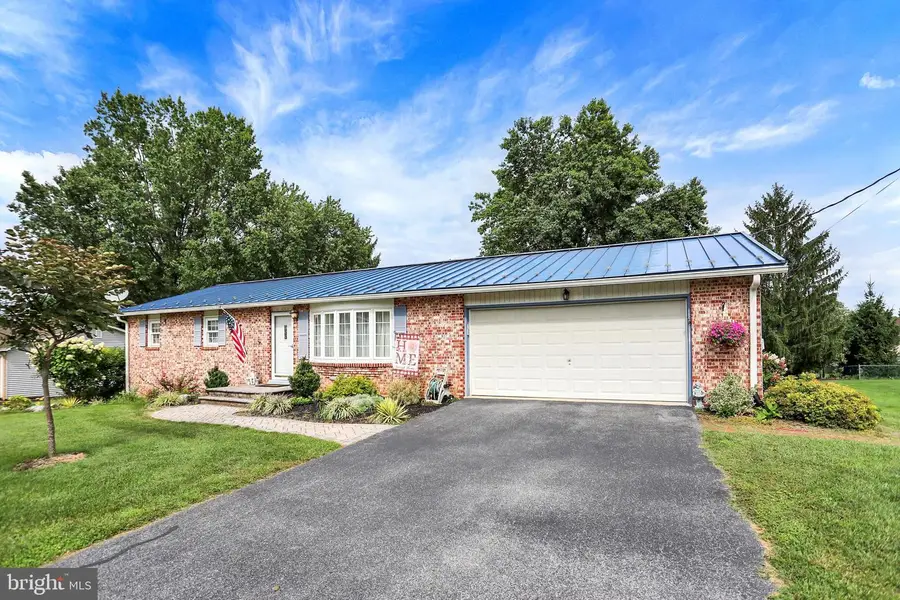 545 Boxwood Ln, Carlisle, PA 17015 - #3