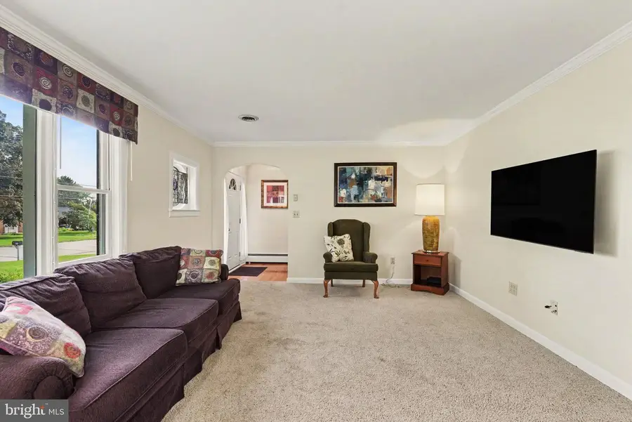 208 E Hillcrest Dr, Carlisle, PA 17013 - #2