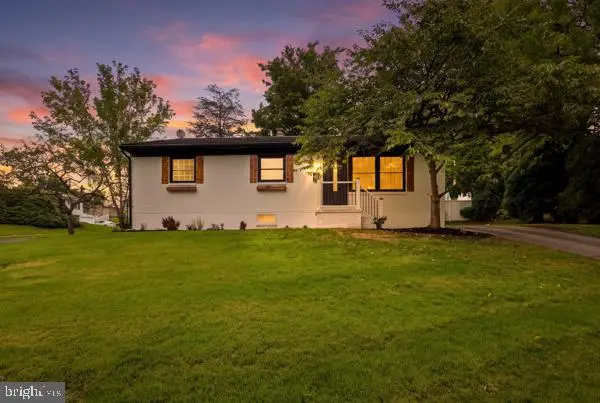 861 W Foxcroft Dr, CAMP HILL, PA 17011