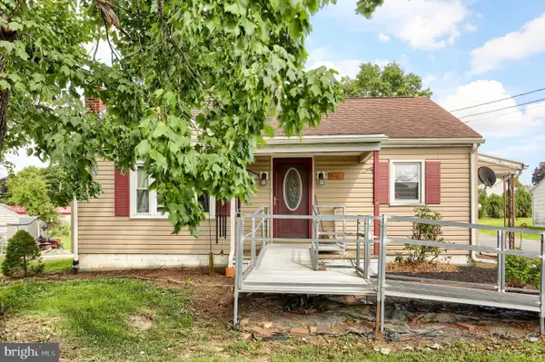 1945 Spring Rd, CARLISLE, PA 17013