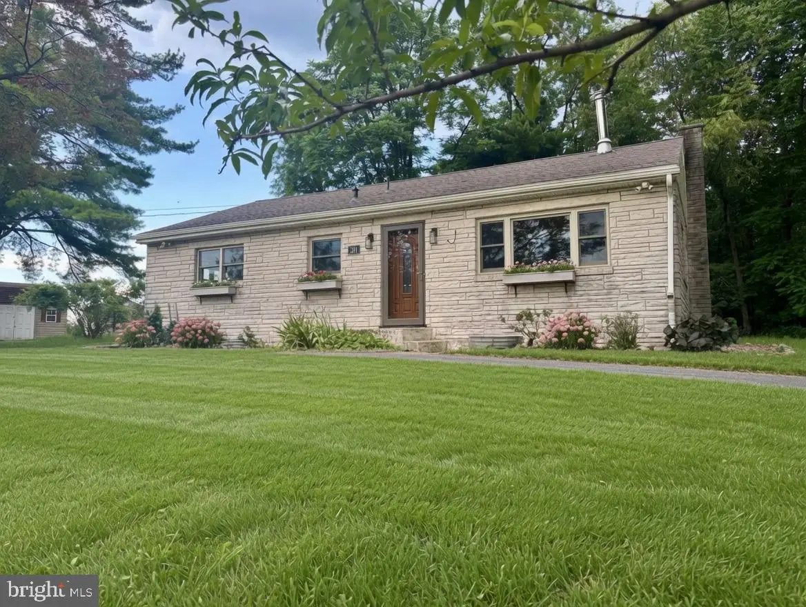 201 Marsh Dr, Carlisle, PA 17015 - #1