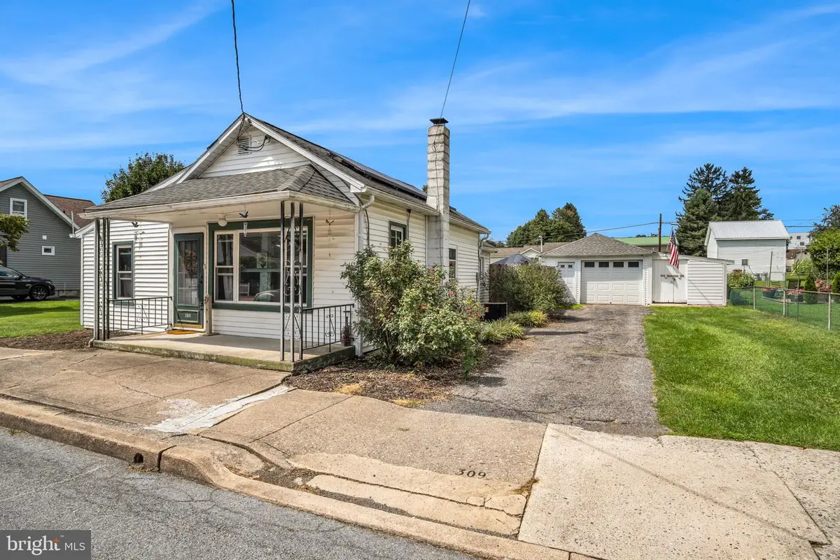 309 Chestnut St, Mount Holly Springs, PA 17065 - #1