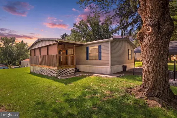 22 Magnolia Ln, CARLISLE, PA 17015