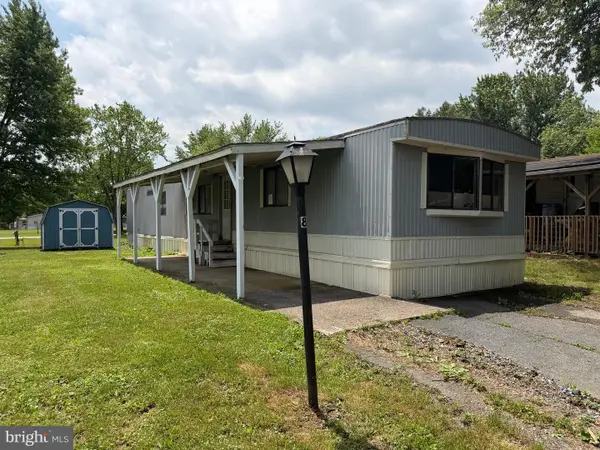 8 Redwood Lane, CARLISLE, PA 17015