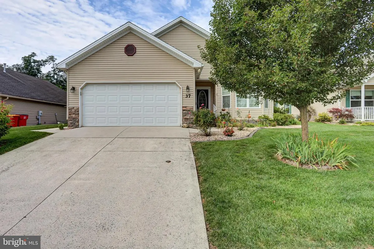37 Colonial Ct, Shippensburg, PA 17257 - #1