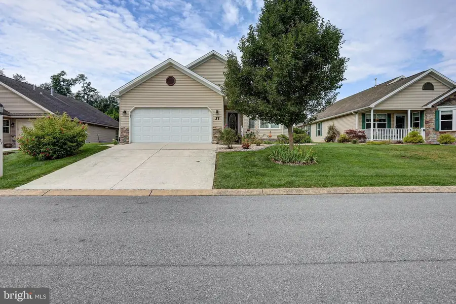 37 Colonial Ct, Shippensburg, PA 17257 - #2