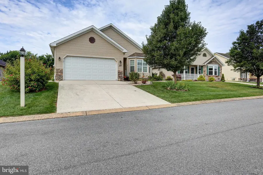 37 Colonial Ct, Shippensburg, PA 17257 - #3
