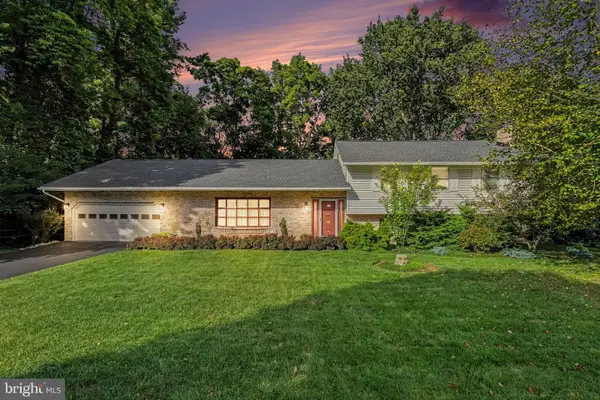 819 Meadow Ln, CAMP HILL, PA 17011