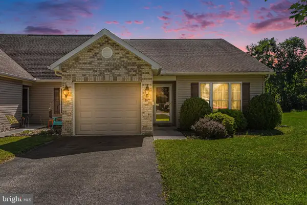 107 Touchstone Dr, CARLISLE, PA 17015