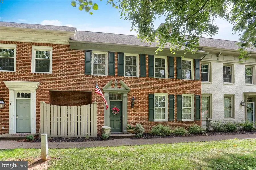 20 Kensington Sq, Mechanicsburg, PA 17050 - #2