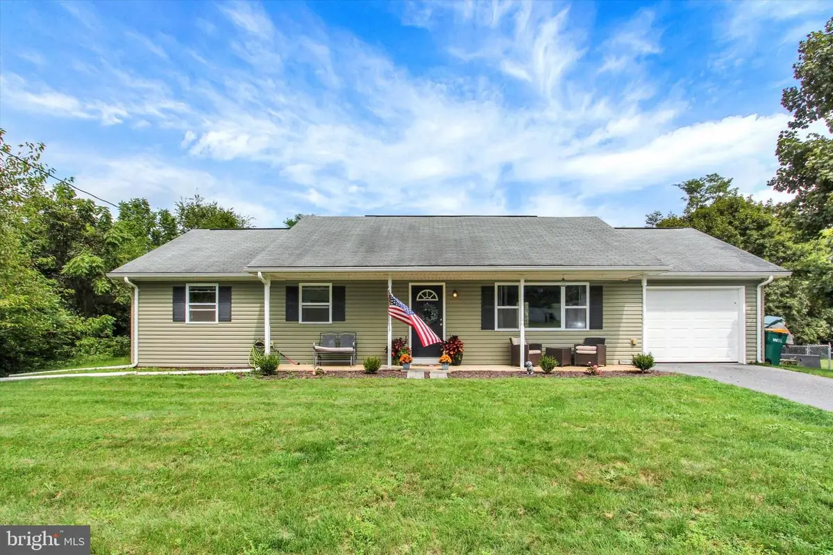 602 W Pine St, Mount Holly Springs, PA 17065 - #1