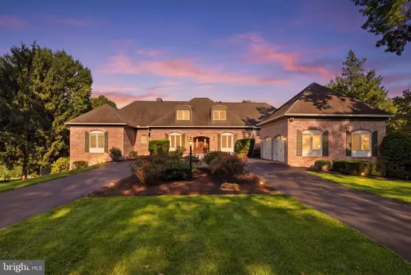 21 Eastgate Dr, CAMP HILL, PA 17011