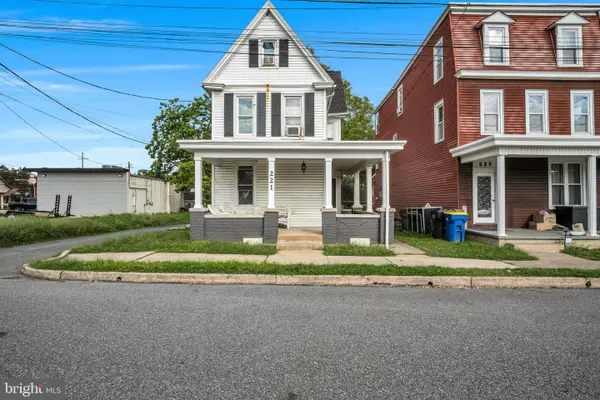 221 7th St, NEW CUMBERLAND, PA 17070