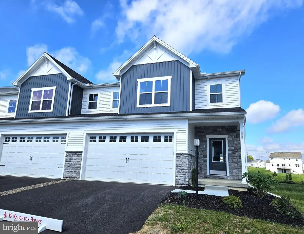 665 Brittany Dr, Mechanicsburg, PA 17055 - #1