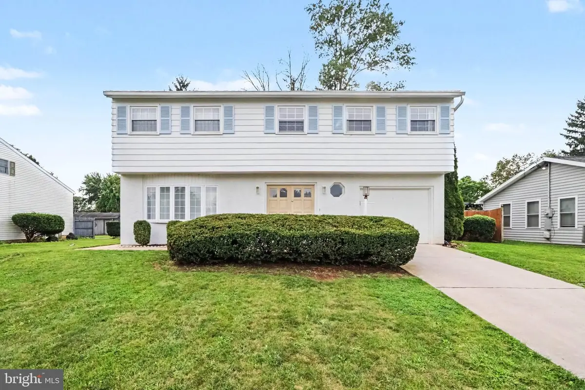 7 Center Dr, Camp Hill, PA 17011 - #1