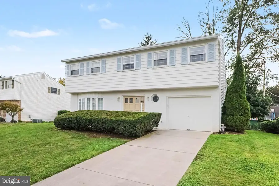 7 Center Dr, Camp Hill, PA 17011 - #2