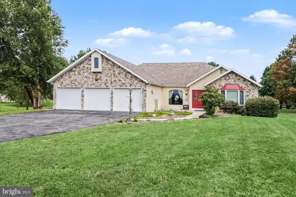 837 York Rd, CARLISLE, PA 17015