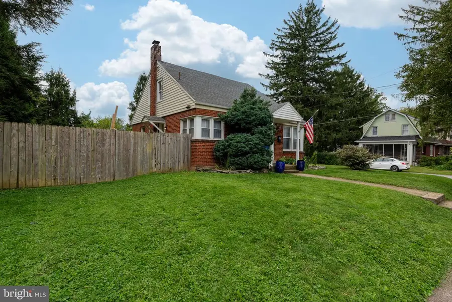 1616 Maple St, New Cumberland, PA 17070 - #2