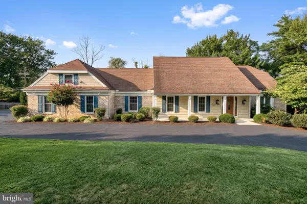 1 W Lawn Cir, LEMOYNE, PA 17043