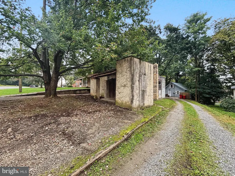 442 Earl St N, Shippensburg, PA 17257 - #3