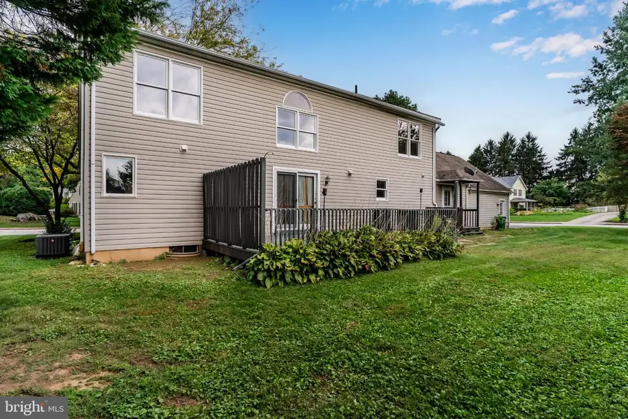 720 Sutton Dr, Carlisle, PA 17013 - #3