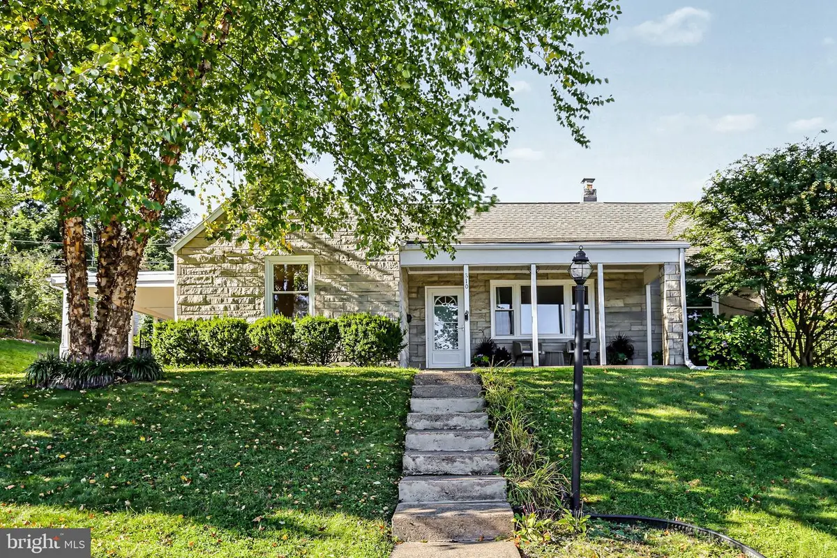 810 Allen St, New Cumberland, PA 17070 - #1
