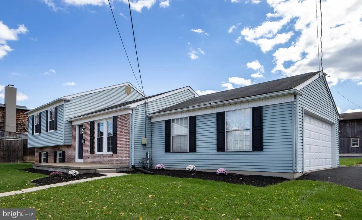 12 Front St, Camp Hill, PA 17011 - #1