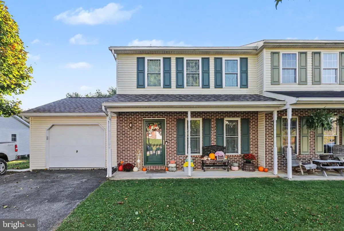 19 Larch Dr, Shippensburg, PA 17257 - #1