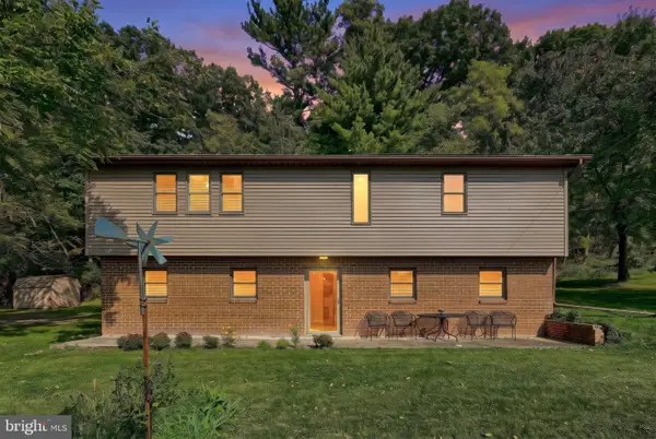 4 E Locust St, MOUNT HOLLY SPRINGS, PA 17065