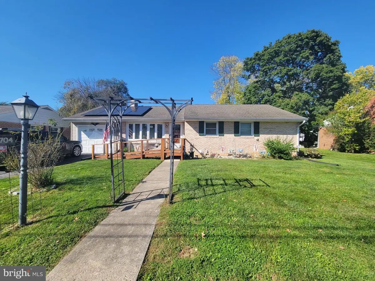 704 Gobin Dr, Carlisle, PA 17013 - #1